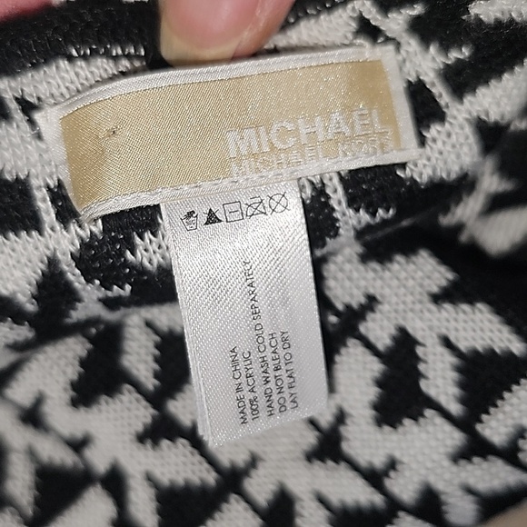 Michael Kors Infinity Scarf - Picture 7 of 7